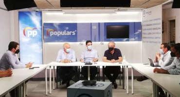 Reunión presidida por Manuel Reyes con el grupo popular del AMB y Miguel Jurado